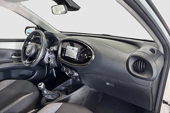 Toyota Aygo X 8 of 12