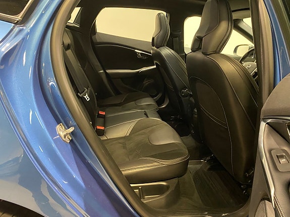 Volvo V40 8 of 20