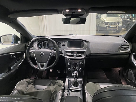 Volvo V40 2 of 20