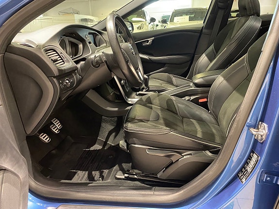 Volvo V40 10 of 20