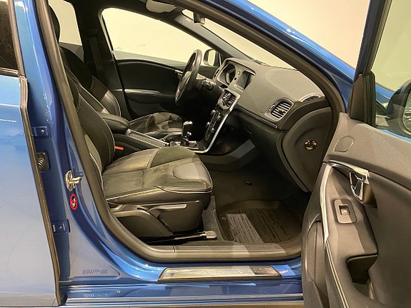Volvo V40 4 of 20