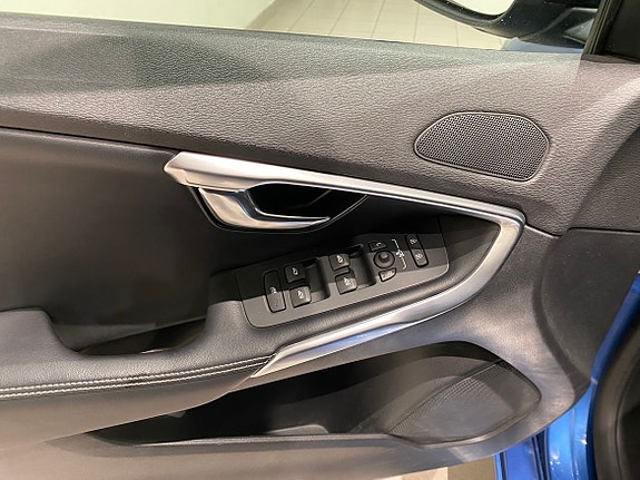 Volvo V40 11 of 20