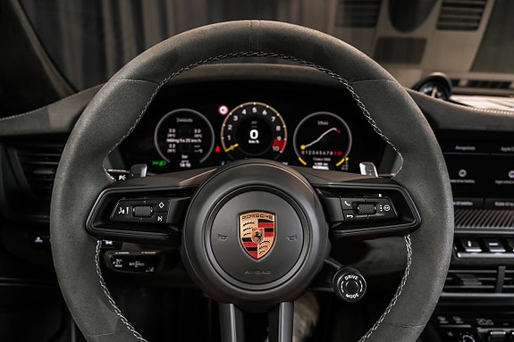 Porsche 911 GT3 8 of 18
