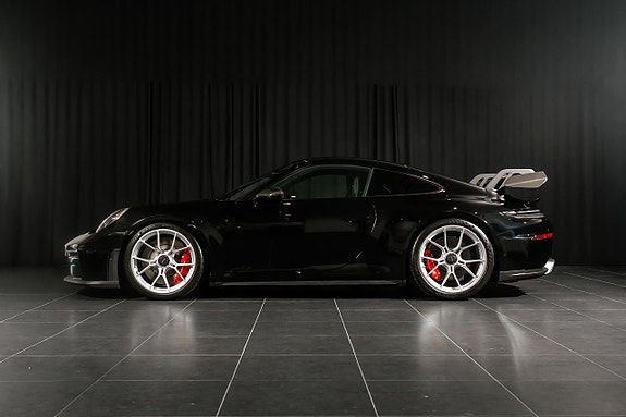 Porsche 911 GT3 2 of 18