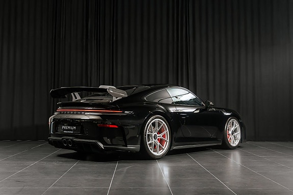 Porsche 911 GT3 3 of 18