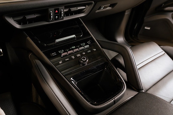 Porsche Cayenne 29 of 30