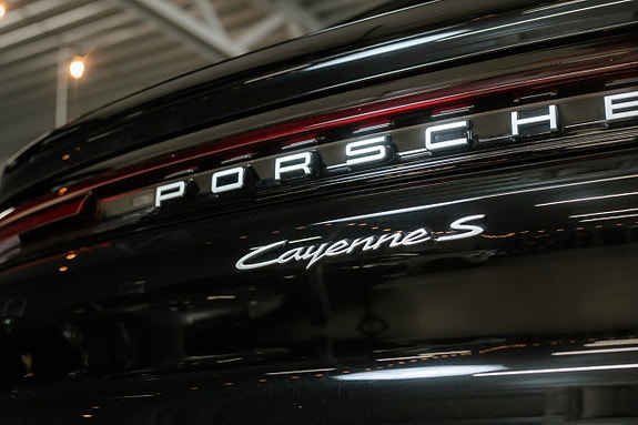 Porsche Cayenne 11 of 30
