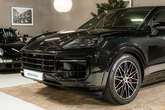 Porsche Cayenne 3 of 30