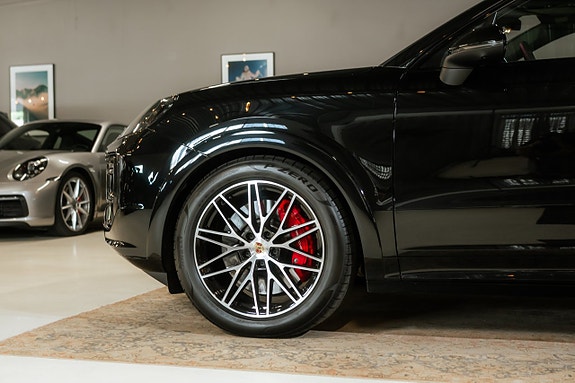 Porsche Cayenne 8 of 30