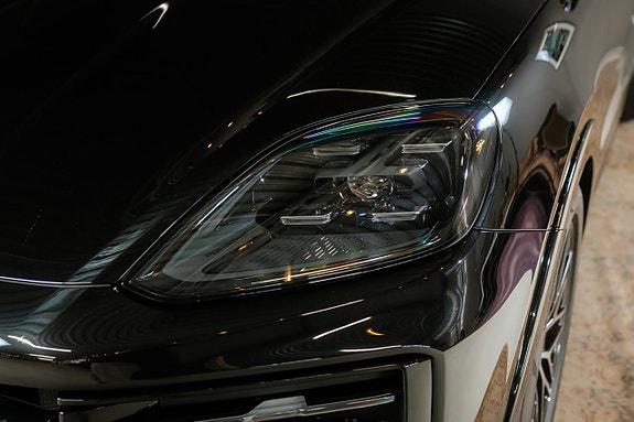 Porsche Cayenne 12 of 30