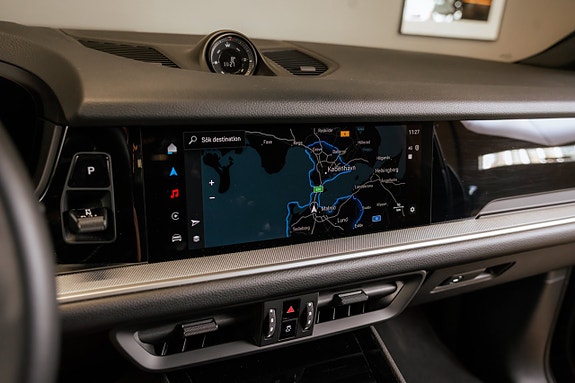 Porsche Cayenne 18 of 30