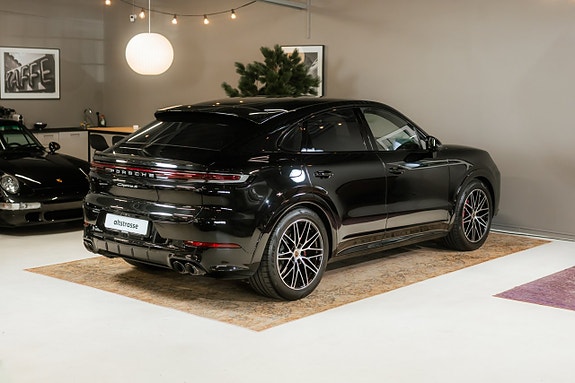 Porsche Cayenne 5 of 30
