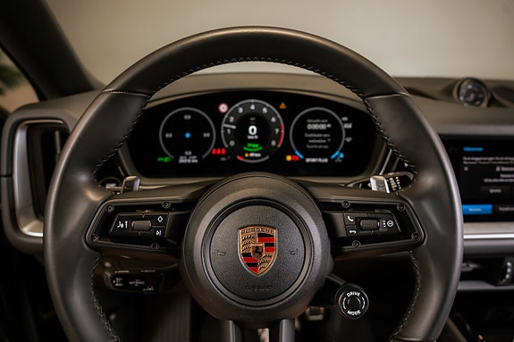 Porsche Cayenne 16 of 30
