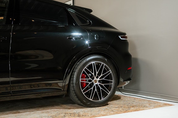 Porsche Cayenne 9 of 30