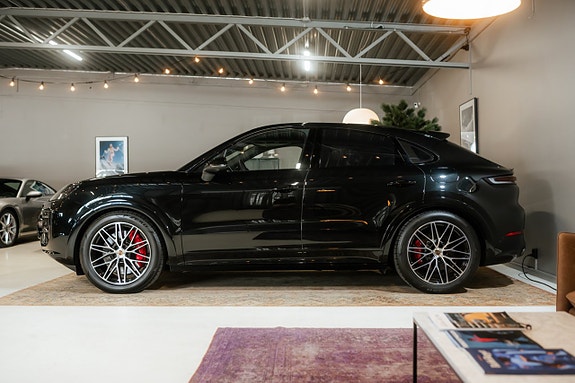 Porsche Cayenne 2 of 30