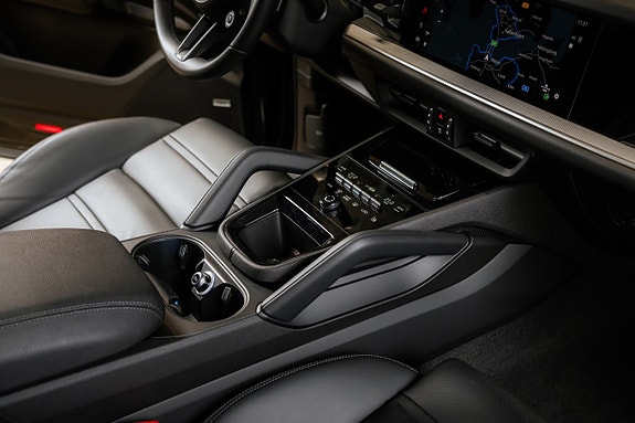 Porsche Cayenne 24 of 30