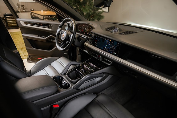 Porsche Cayenne 20 of 30