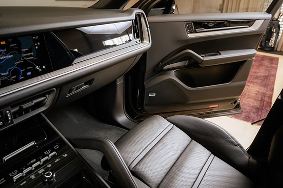 Porsche Cayenne 30 of 30