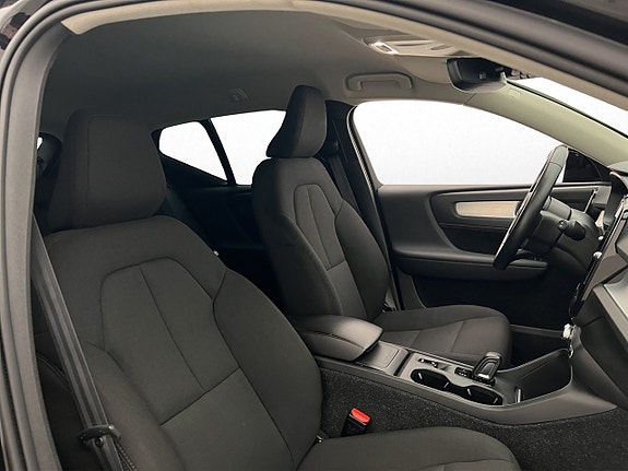 Volvo XC40 13 of 30