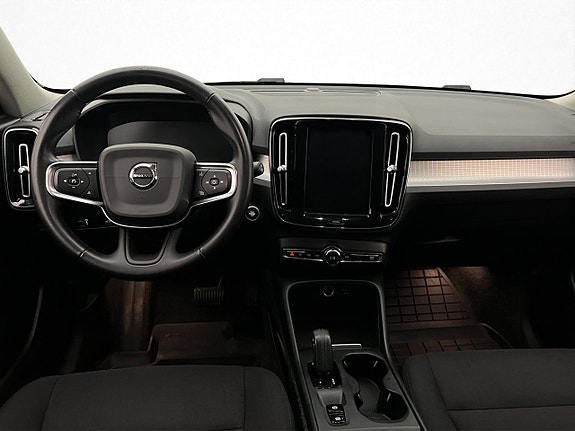 Volvo XC40 12 of 30
