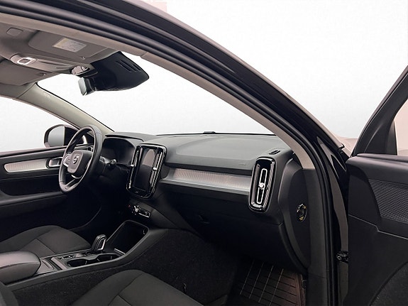 Volvo XC40 14 of 30
