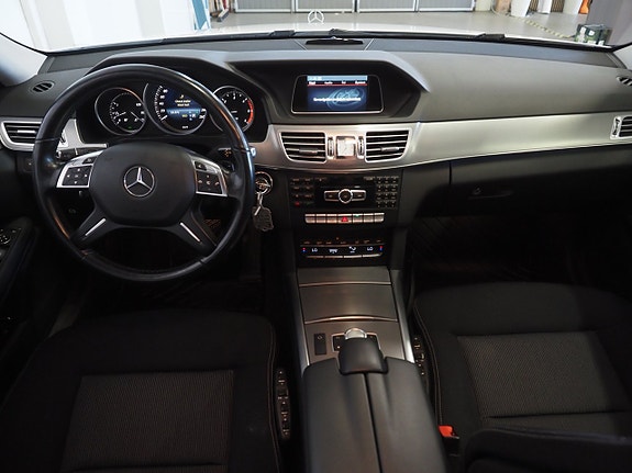 Mercedes-Benz E220 16 of 23