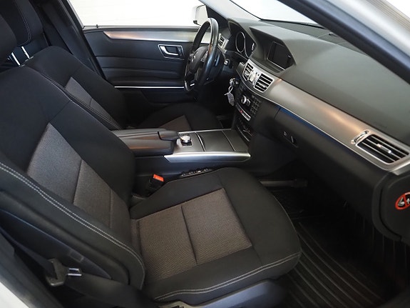 Mercedes-Benz E220 12 of 23