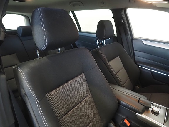 Mercedes-Benz E220 13 of 23