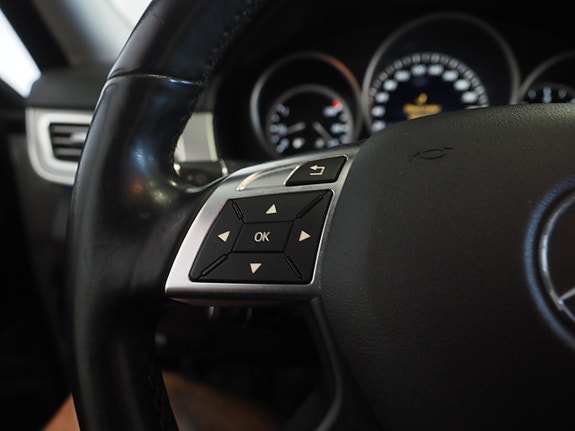 Mercedes-Benz E220 19 of 23