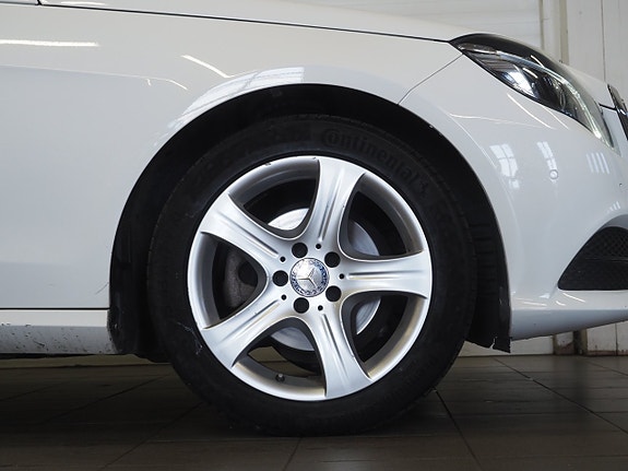 Mercedes-Benz E220 8 of 23