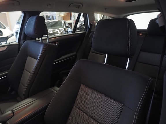Mercedes-Benz E220 18 of 23