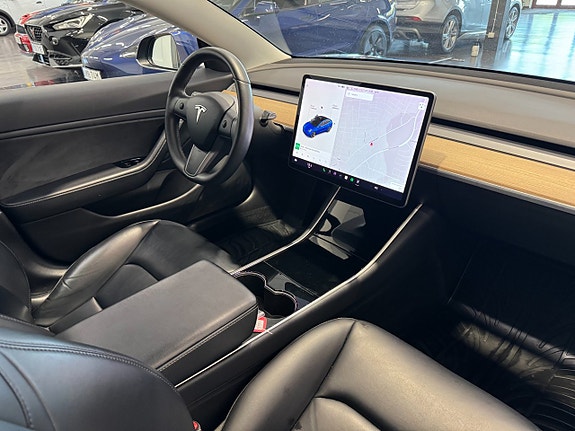 Tesla Model 3 10 of 21
