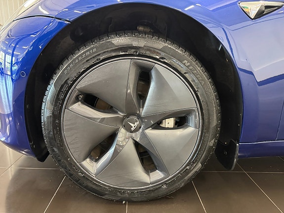 Tesla Model 3 19 of 21