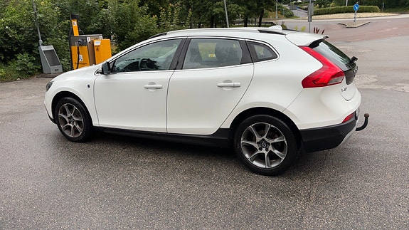 Volvo V40 Cross Country 3 of 4