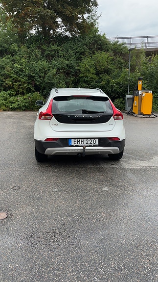 Volvo V40 Cross Country 2 of 4