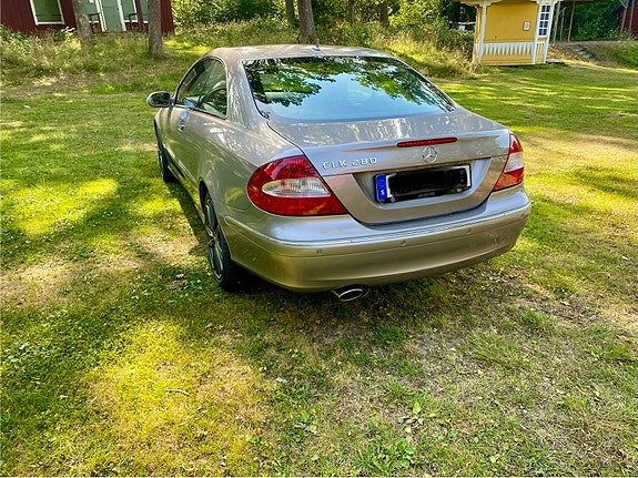 Mercedes-Benz CLK280 2 of 7