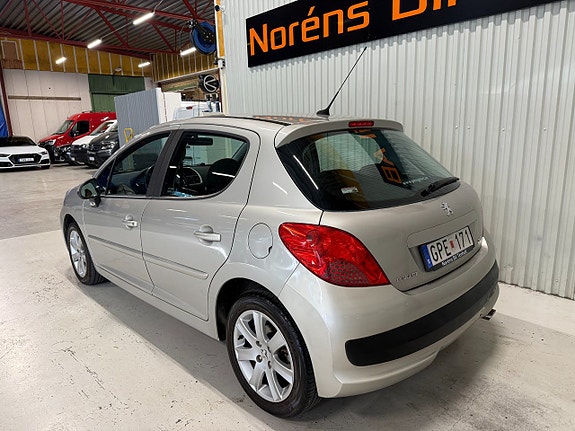 Peugeot 207 3 of 12