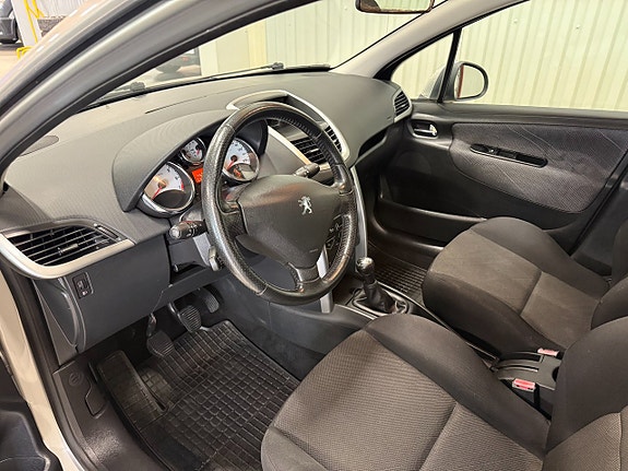 Peugeot 207 8 of 12