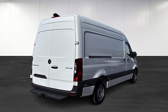 Mercedes-Benz Sprinter 317 3 of 18