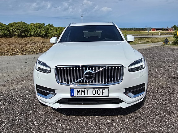 Volvo XC90 2 of 10