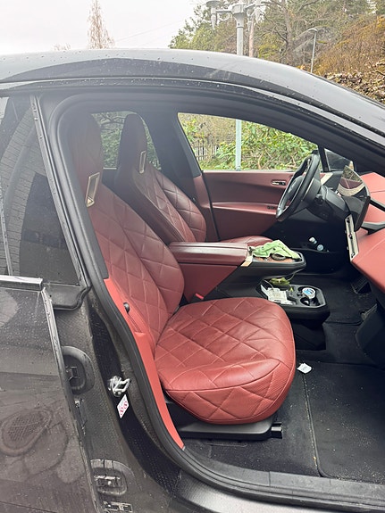 BMW iX 2 of 6