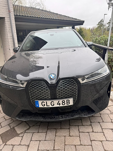 BMW iX 4 of 6