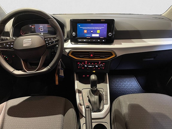 Seat Arona 8 of 15