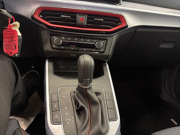 Seat Arona 12 of 17
