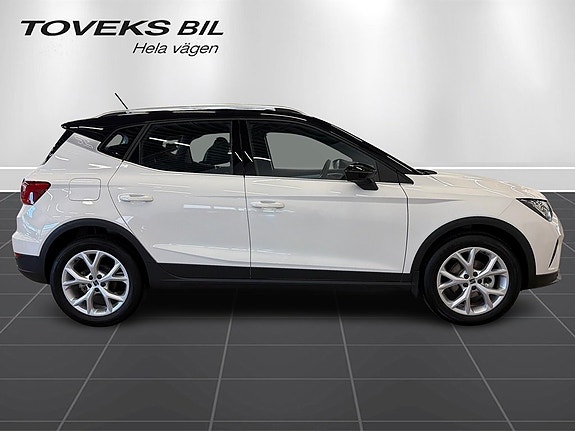 Seat Arona 2 of 17