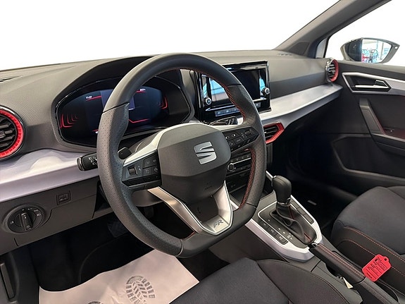 Seat Arona 10 of 17