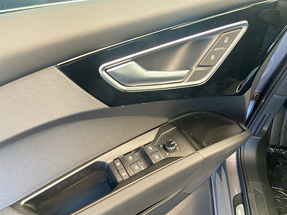 Audi Q4 e-tron 8 of 14