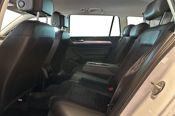 Volkswagen Passat 11 of 26