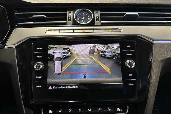 Volkswagen Passat 21 of 26