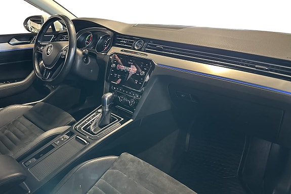 Volkswagen Passat 9 of 26